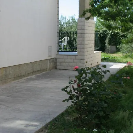 2746b Duće