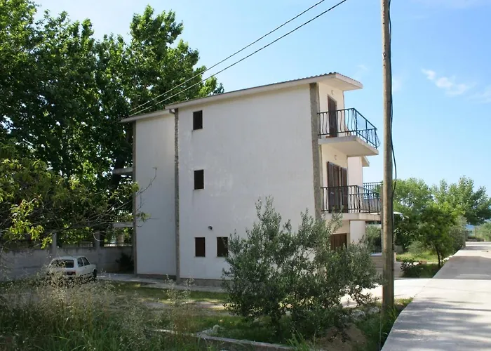 2746b Apartment *