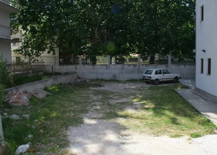 2746b * Duće