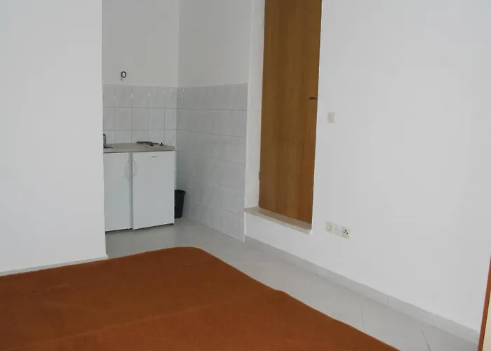 2746b * Duće